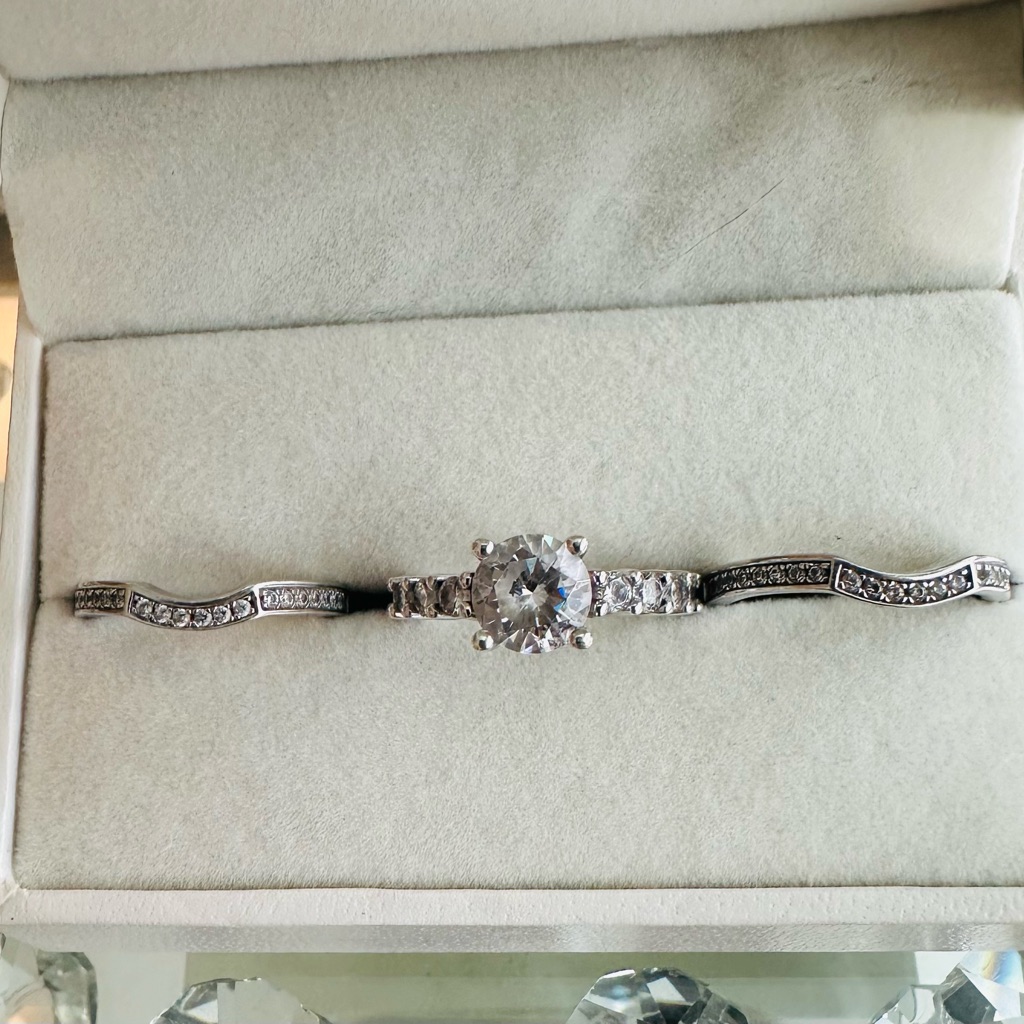 Jeulia Wedding Ring Set Dazzling Silver Ring With Crystal Centerpiece